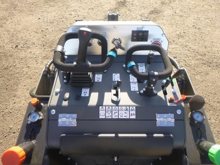 2025-kubota-d1703-image-18