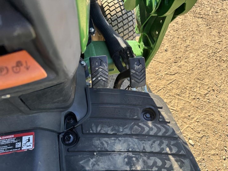 2021-john-deere-1025r-image-36