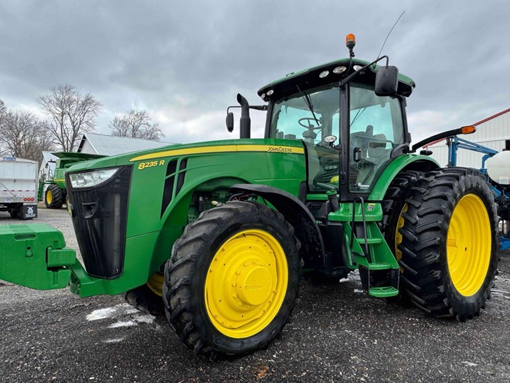 2013-john-deere-8235r-image-7