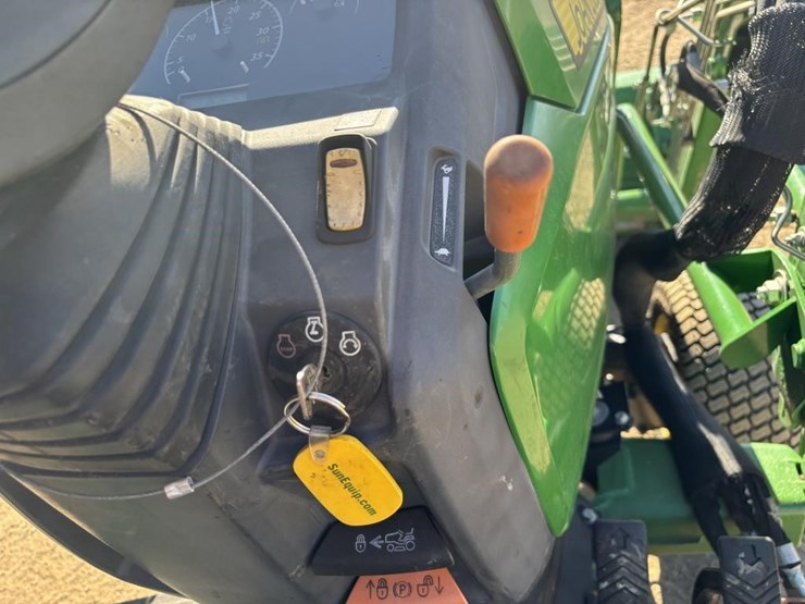 2021-john-deere-1025r-image-28