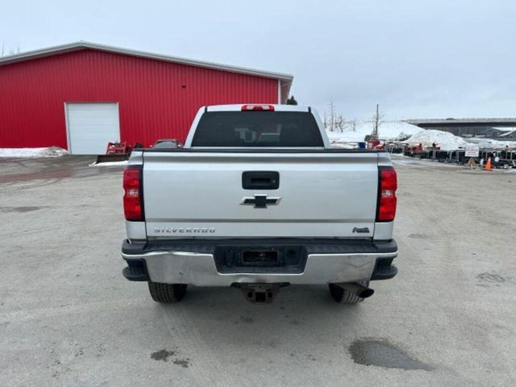 2018-chevrolet-silverado-2500hd-image-5