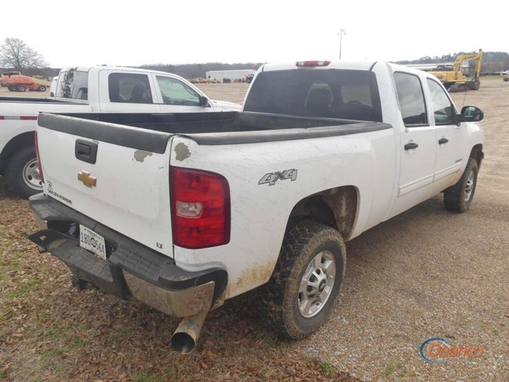 2013-chevrolet-2500hd-image-2