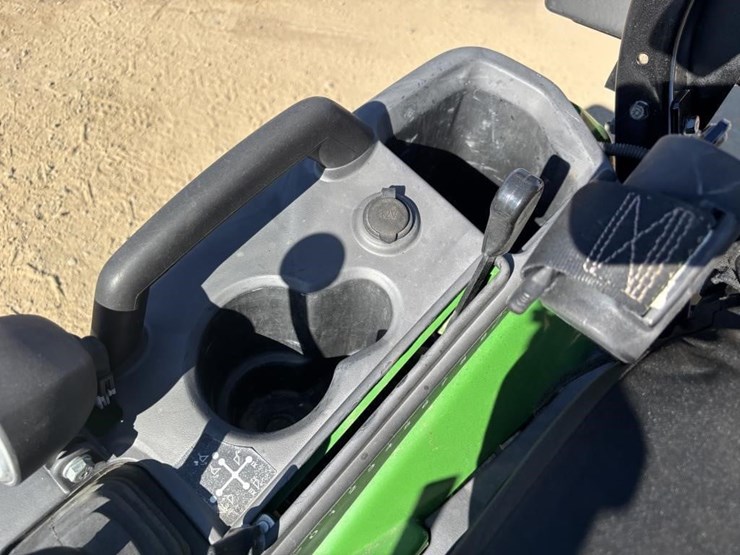 2021-john-deere-1025r-image-31