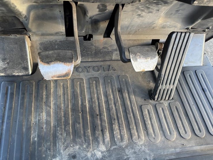 2004-toyota-7fgcu15-image-25