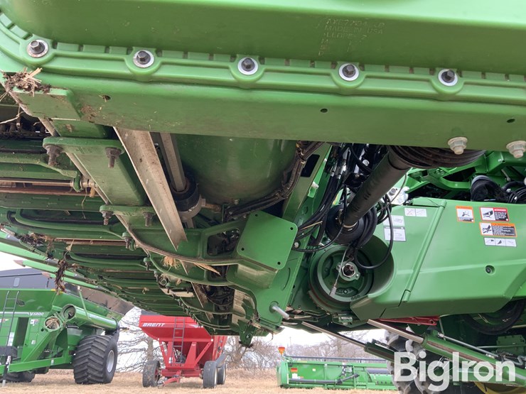 2024-john-deere-c8r-image-15