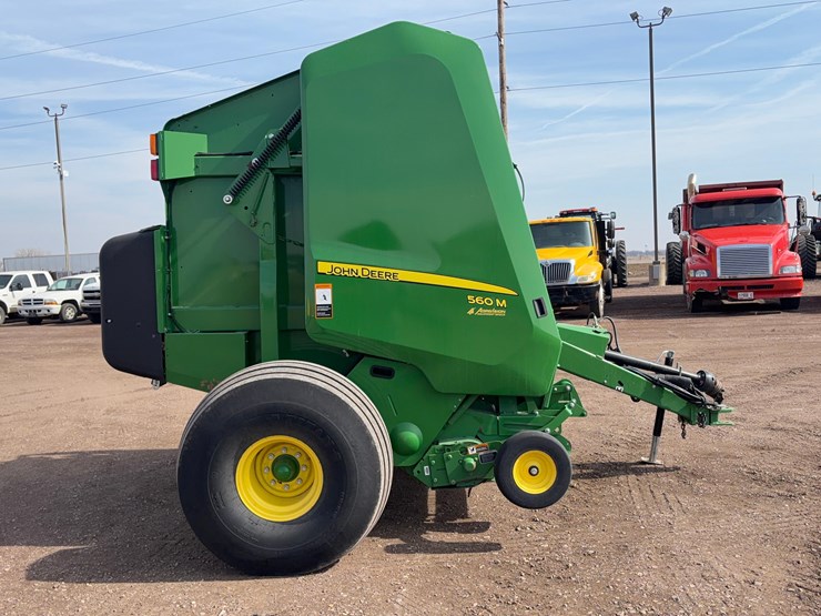 2020-john-deere-560m-image-3