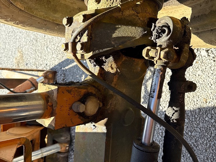 lull-644b-42-image-15