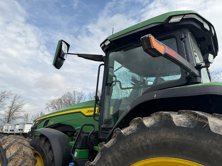 2023-john-deere-8r-310-image-28