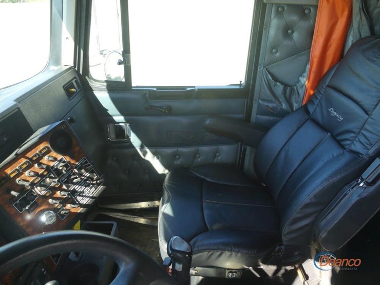 2000-kenworth-w900-image-17