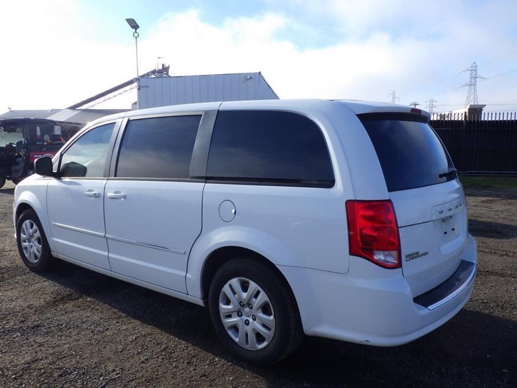 2015-dodge-grand-caravan-image-4