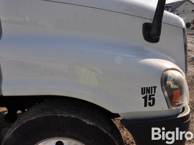 2016-freightliner-cascadia-125-image-13