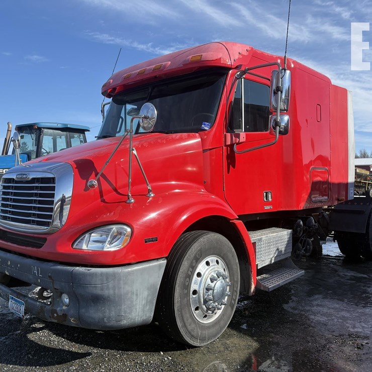 2004 FREIGHTLINER COLUMBIA 112