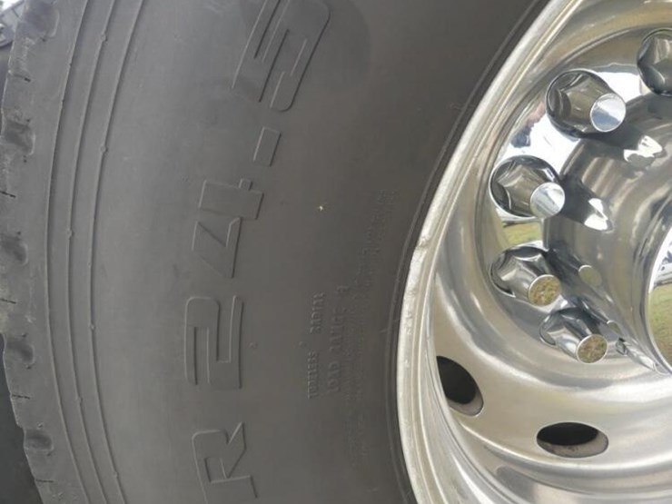 2004-peterbilt-379-image-5