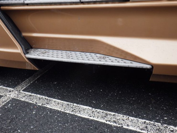 2024-kenworth-t680-image-16