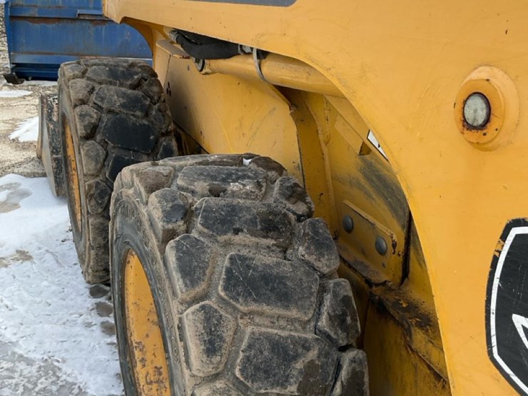 2004-john-deere-320-image-49