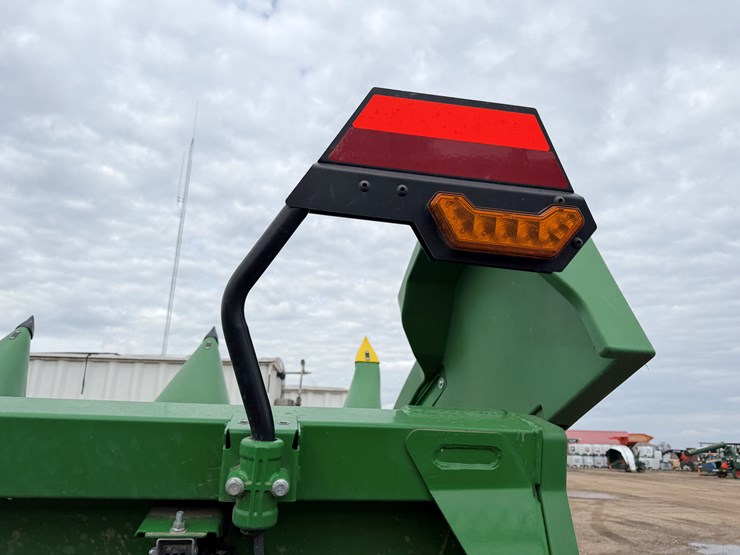 john-deere-c8r-image-6