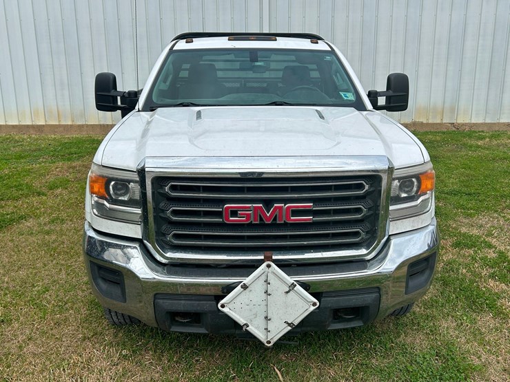 2015-gmc-3500hd-image-2