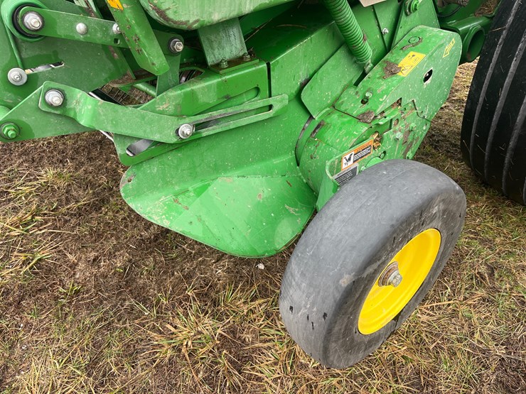 john-deere-560m-image-15