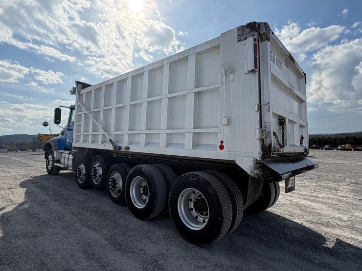 2017-mack-granite-gu713-image-57