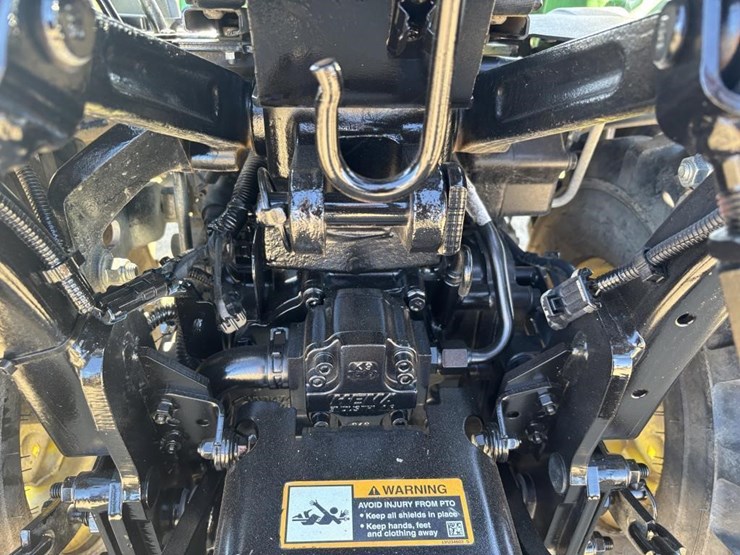 2021-john-deere-1025r-image-15