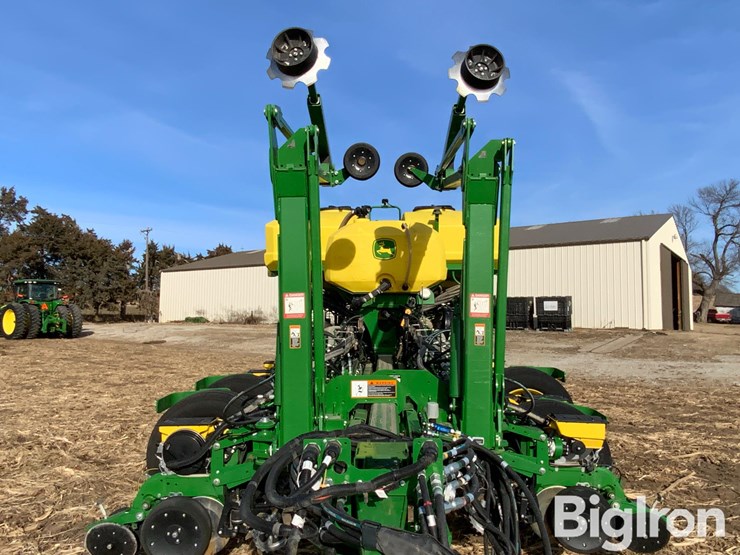 2022-john-deere-1775nt-image-12