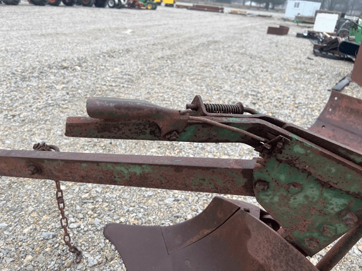 john-deere-l-left-hand-plow-image-13