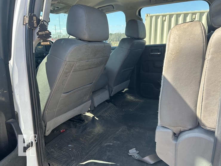 2016-chevrolet-3500-image-14