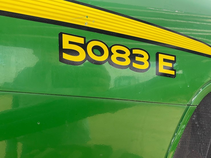 2009-john-deere-5083e-image-11