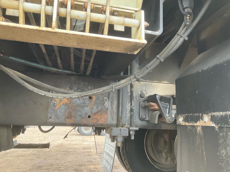 2014-international-7300-image-88