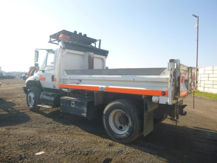 2005-international-durastar-4400-image-4