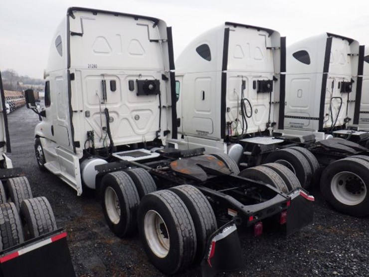 2017-freightliner-cascadia-125-evolution-image-15