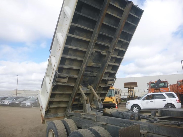 2008-sterling-lt9500-image-10