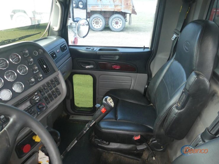 2019-peterbilt-389-image-16