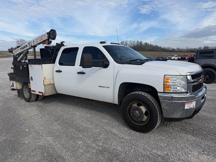 2014-chevrolet-3500-image-3