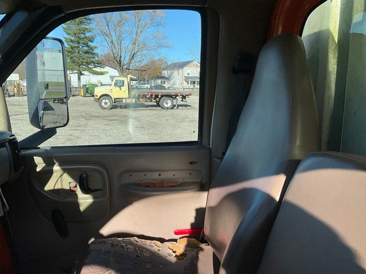 2004-gmc-topkick-image-94