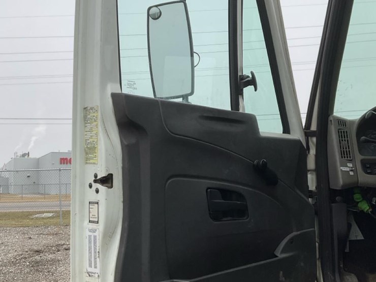 2014-international-7300-image-130