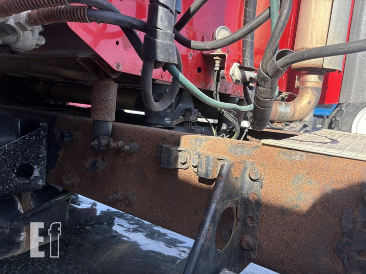 2004-freightliner-columbia-112-image-16