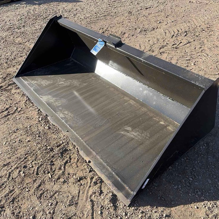 Bucket With Single Blade