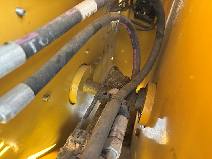 2018-caterpillar-236d-image-20