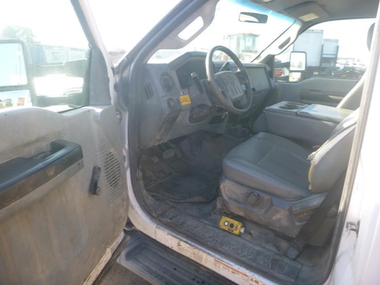 2012-ford-f550-image-11