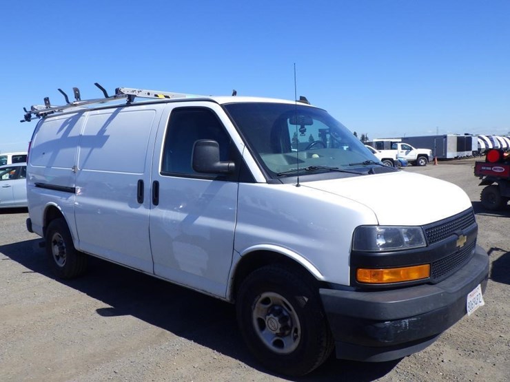 2018-chevrolet-express-2500-image-2