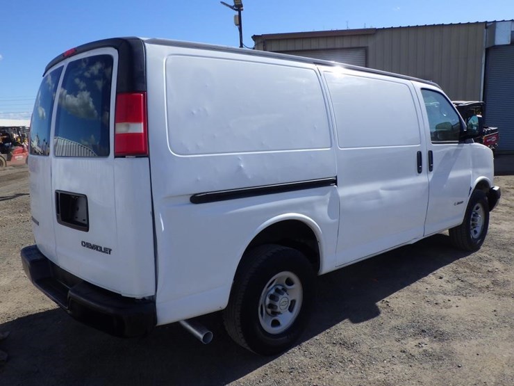 2005-chevrolet-express-2500-image-3