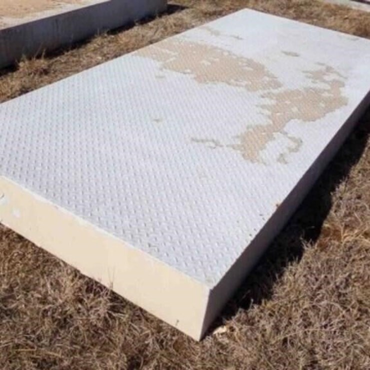 METAL DECKING 9' X 4' X 10"