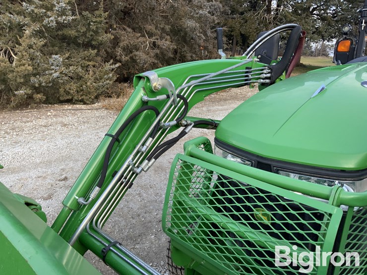 2015-john-deere-3046r-image-15