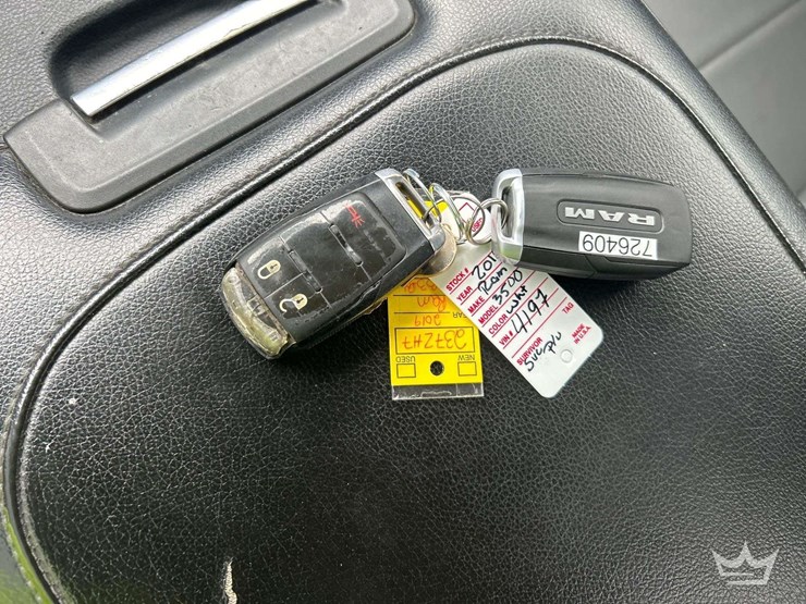 2019-dodge-3500-image-27