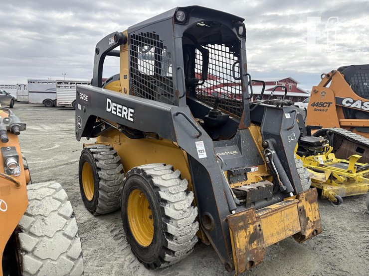 2015-deere-326e-image-1