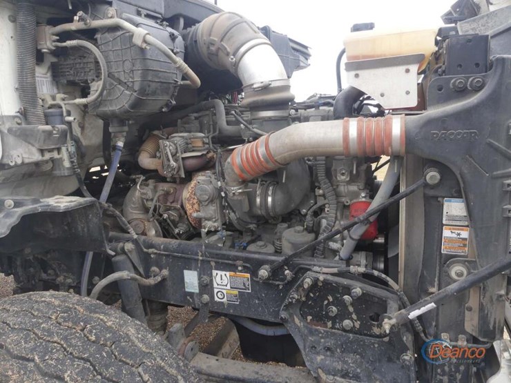 2017-peterbilt-567-image-13