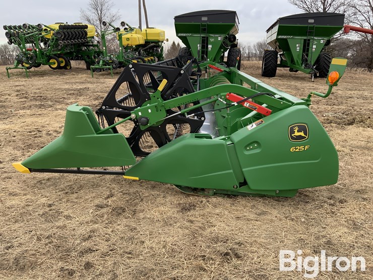 2024-john-deere-625f-image-8