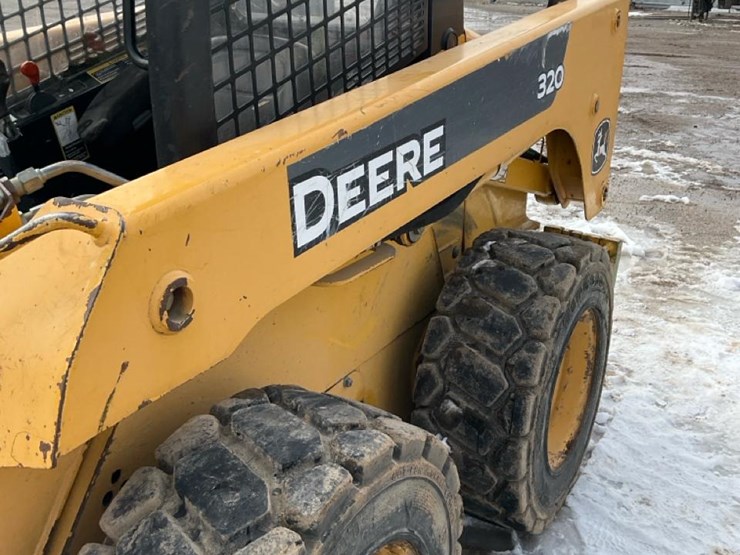 2004-john-deere-320-image-34