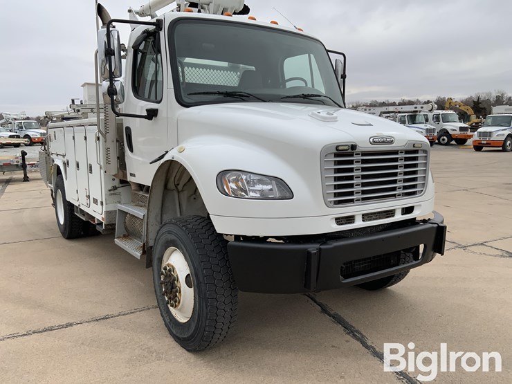 2010-freightliner-m2-106-image-14